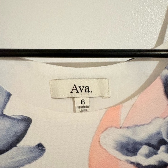 Xenia white floral high dress - Picture 3 of 3